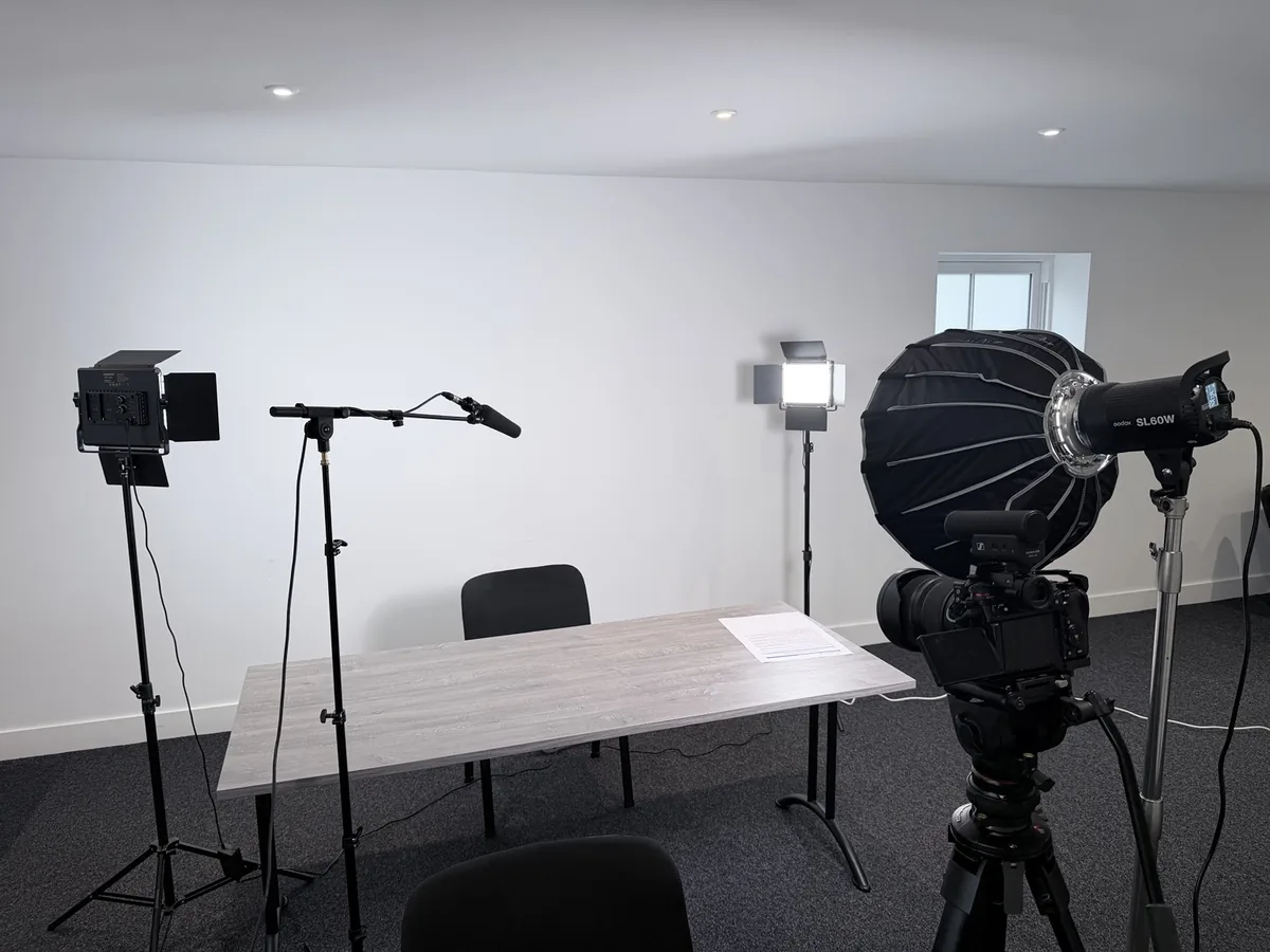 digital-twin-camera-lighting-audio-setup ai-avatar-filming-session